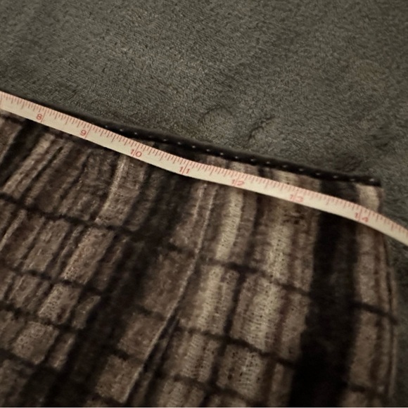 Elie Tahari A line, virgin wool skirt, size 2, unique - Picture 6 of 7